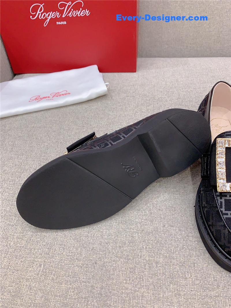 roger u1u1er new patent leather d1am0nd buckle loafers