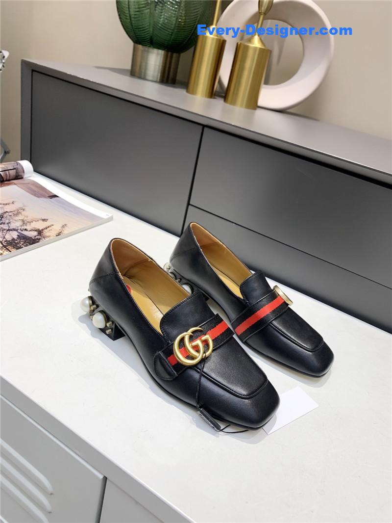 Gvc*1 pearl heel shoes