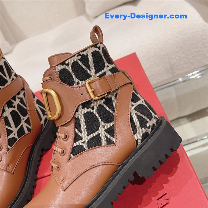 Va1e*ntin0 v-buckle martin boots