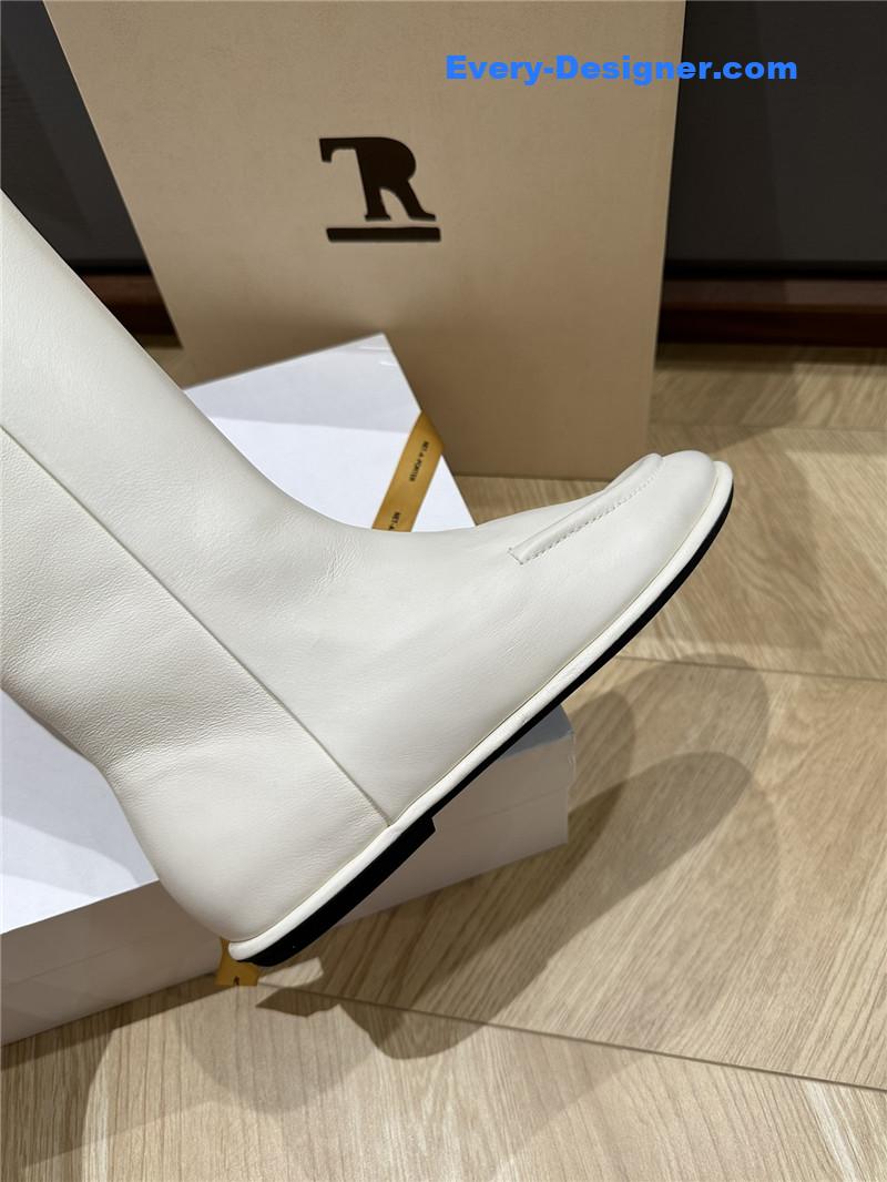 The R0w granny boots