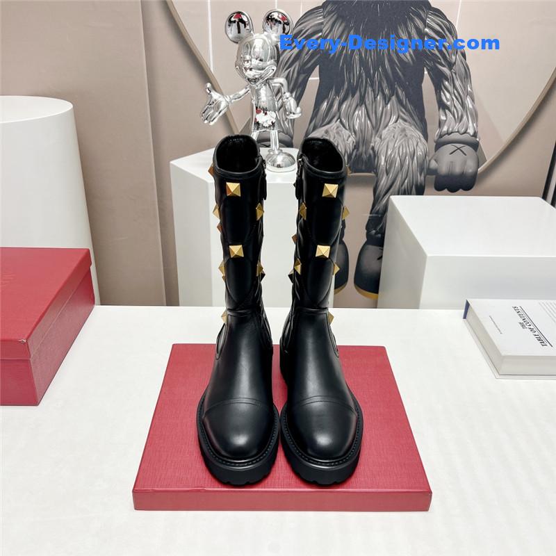 Va1e*ntin0 round toe golden rivet boots