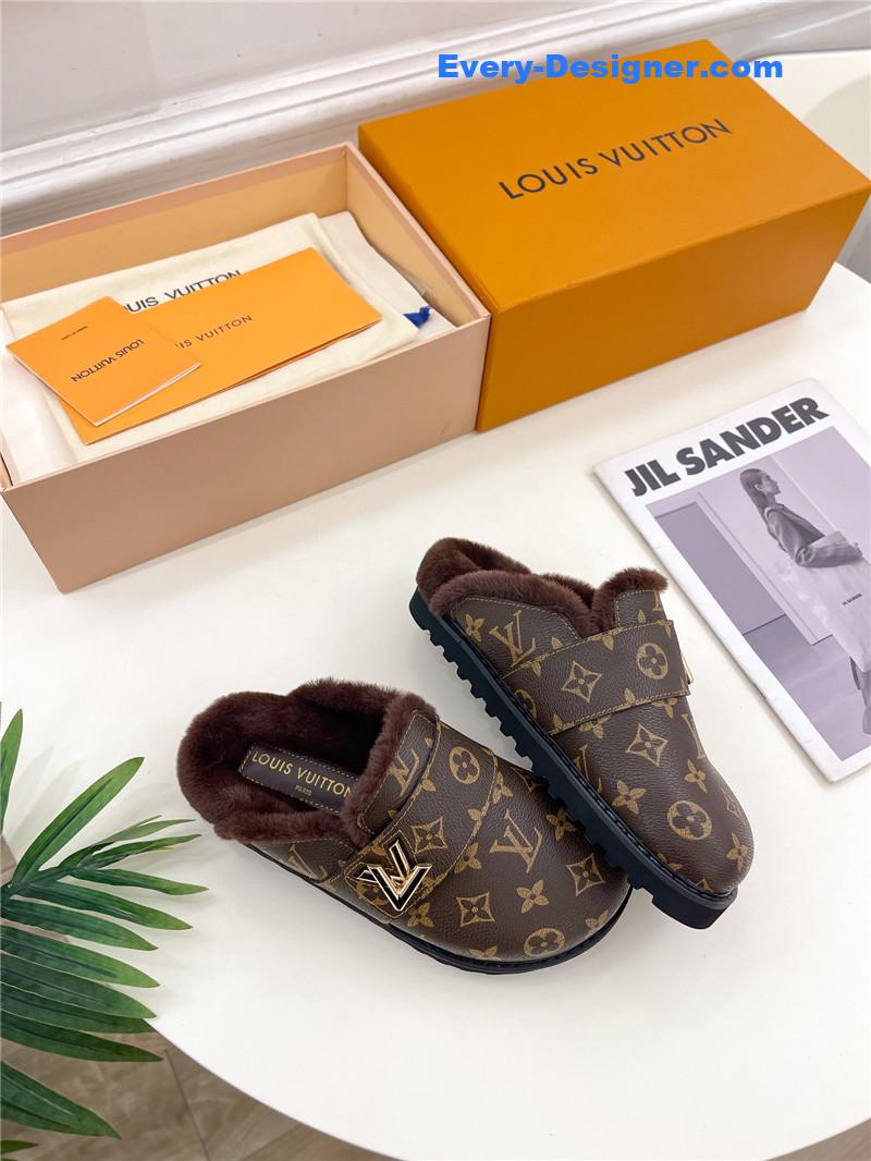 l0vis Vvtt0n lv bread mules wool slippers