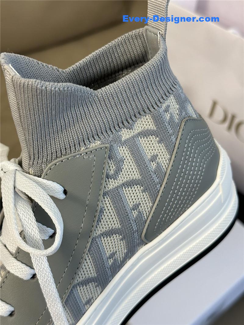 D10r classic flyknit sneakers