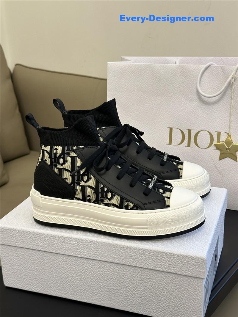 D10r classic flyknit sneakers