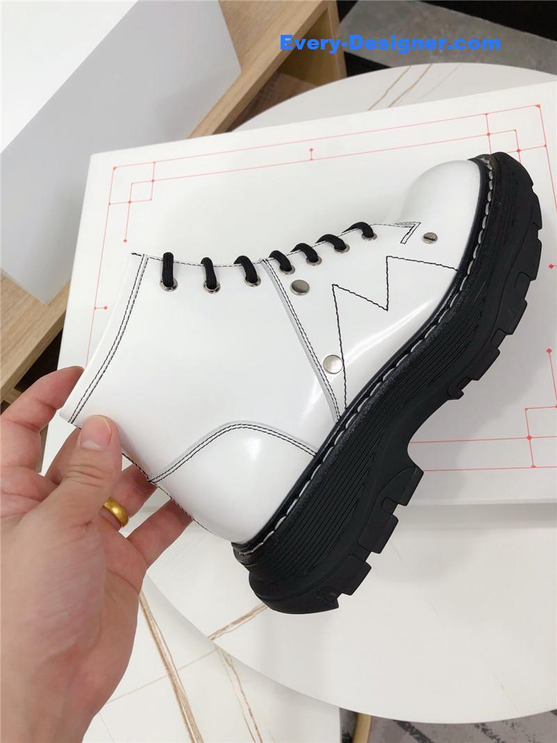 a1exa*der Mcqv*en new strappy boots
