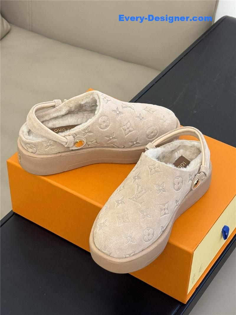 l0vis Vvtt0n lv platform slippers