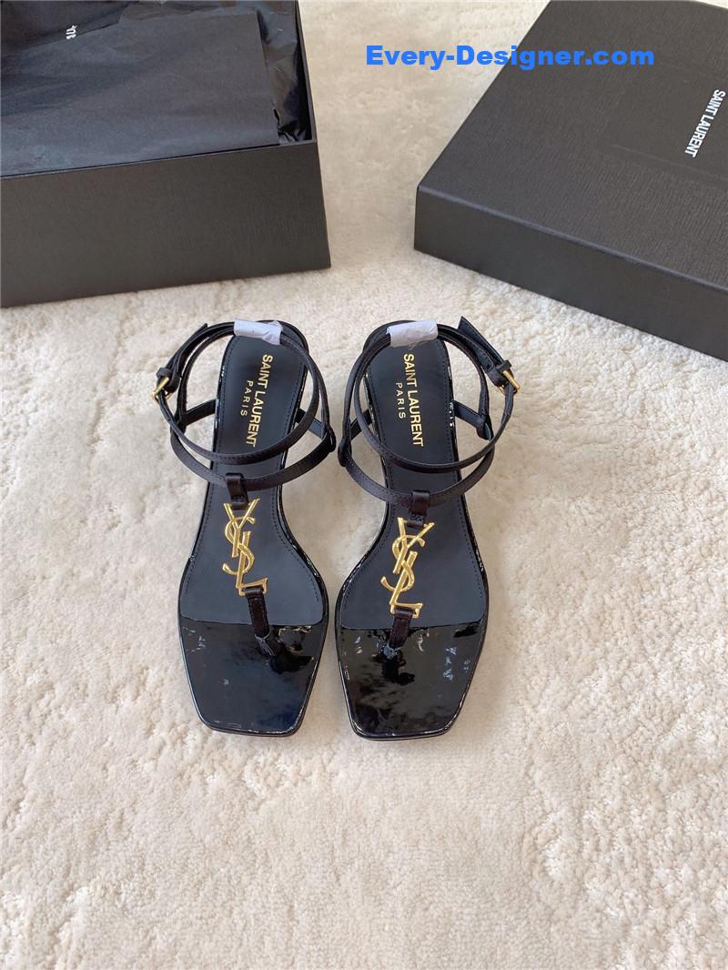 Y51 kitten heel sandals