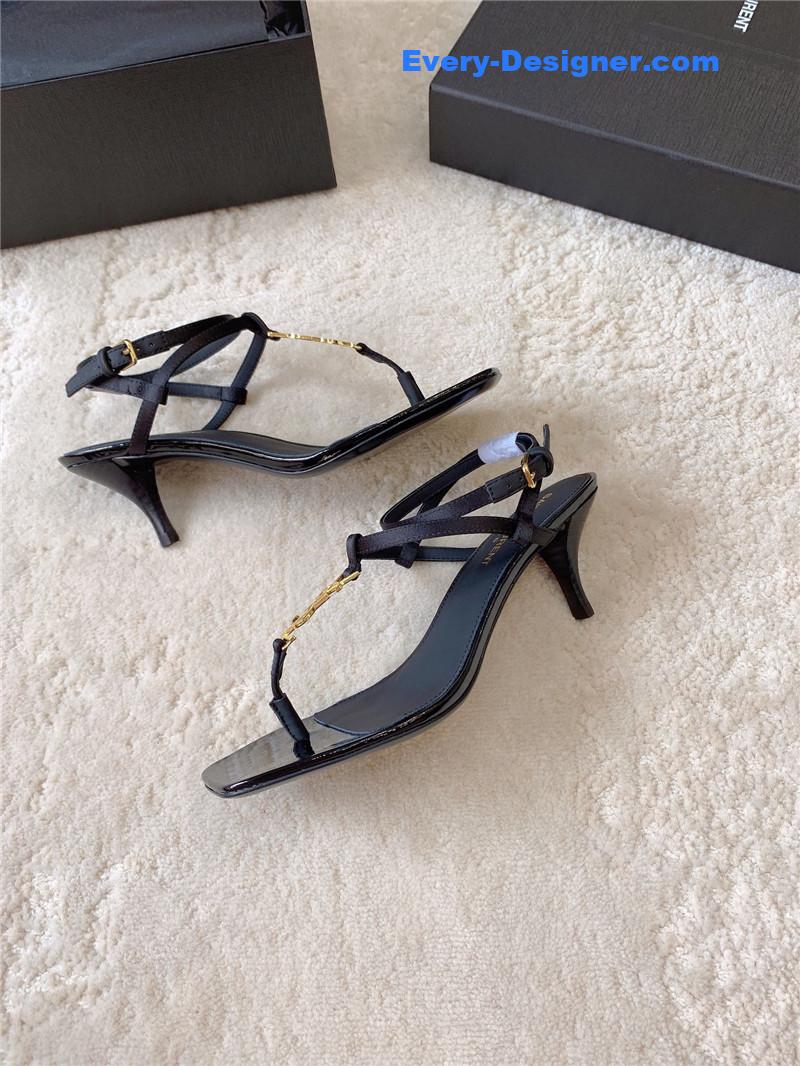 Y51 kitten heel sandals