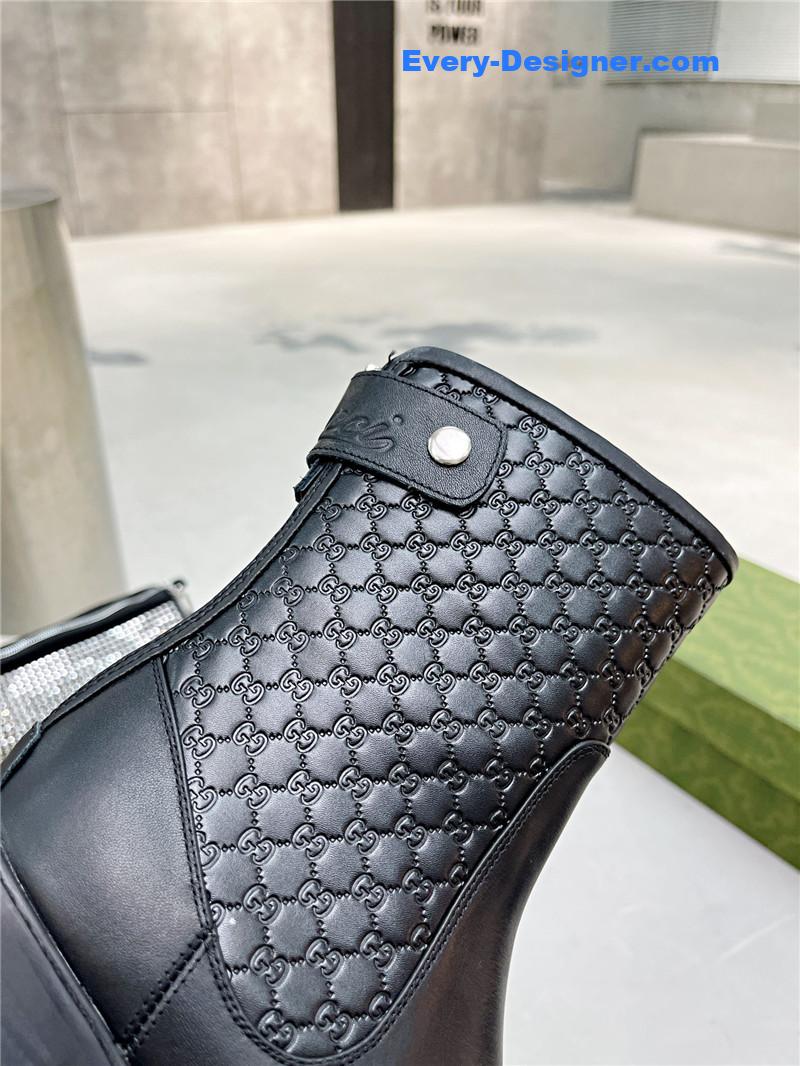 Gvc*1 black leather microGvc*1ssima ankle boots