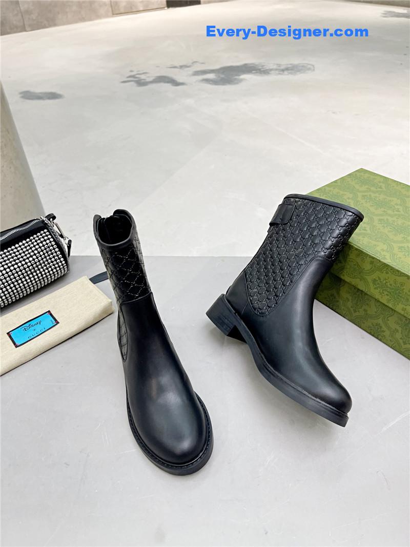 Gvc*1 black leather microGvc*1ssima ankle boots