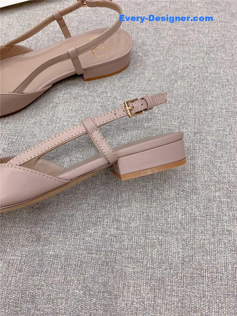 Va1e*ntin0 new square toe low heel shoes