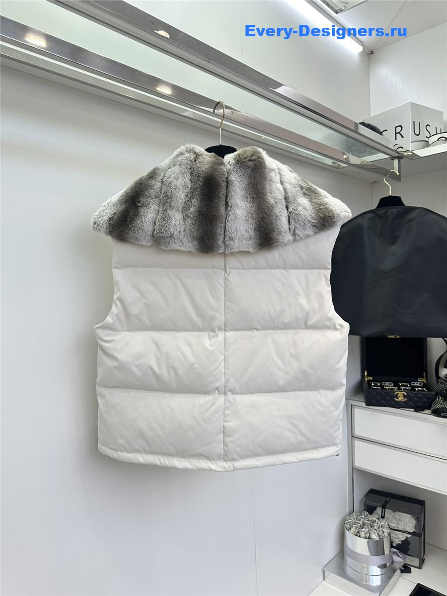 L0r0 P1ana white goose down vest