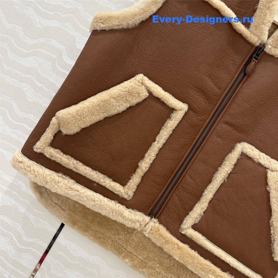 Ce1i*e fur vest