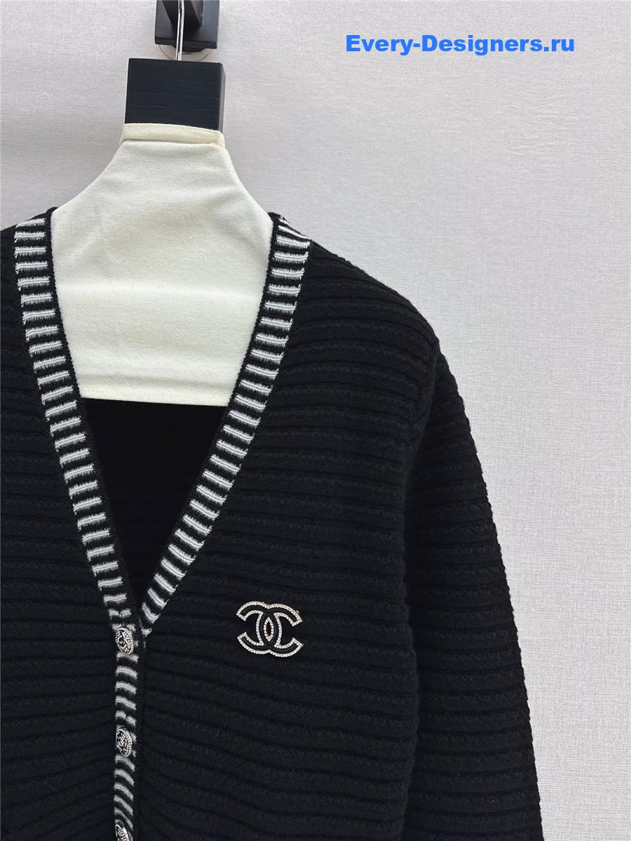 CC contrast color V-neck cardigan