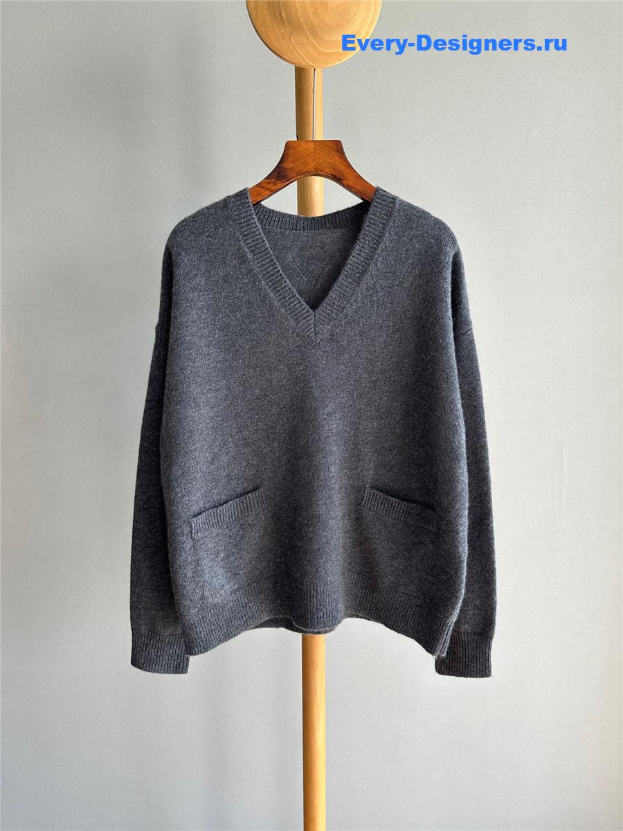Pra*a v-neck cashmere sweater grey