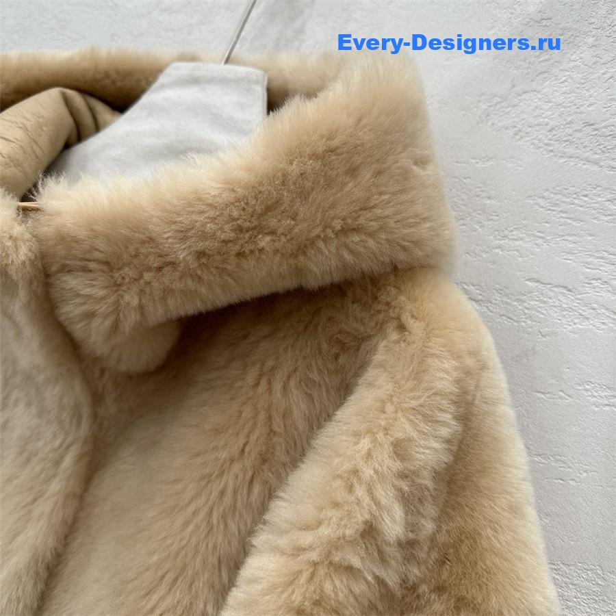 L0r0 P1ana short shearling coat