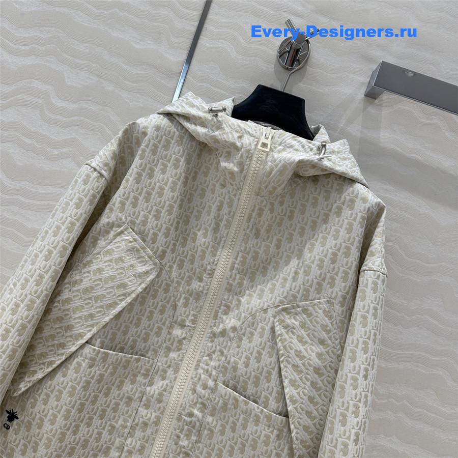 D10r hooded windbreaker jacket