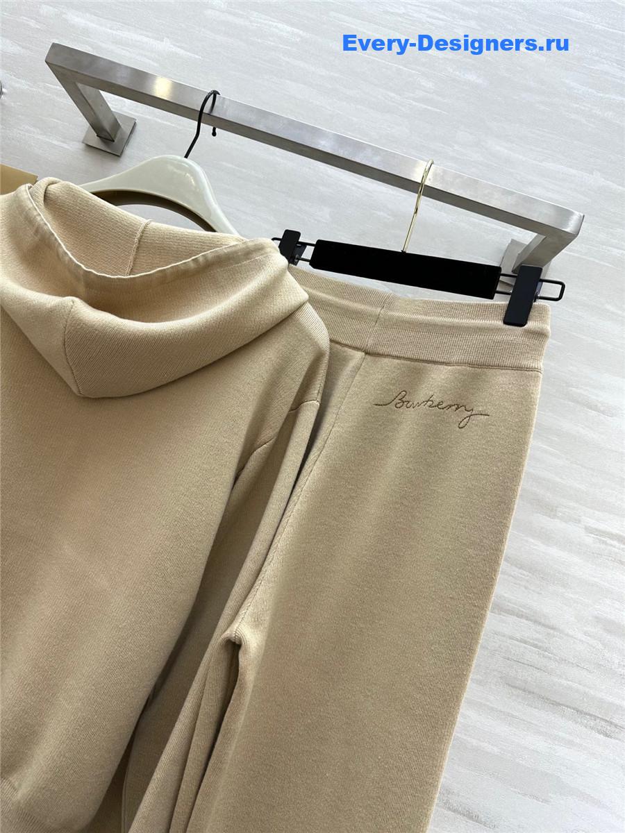 Bv*b*rry logo lettering embroidery suit