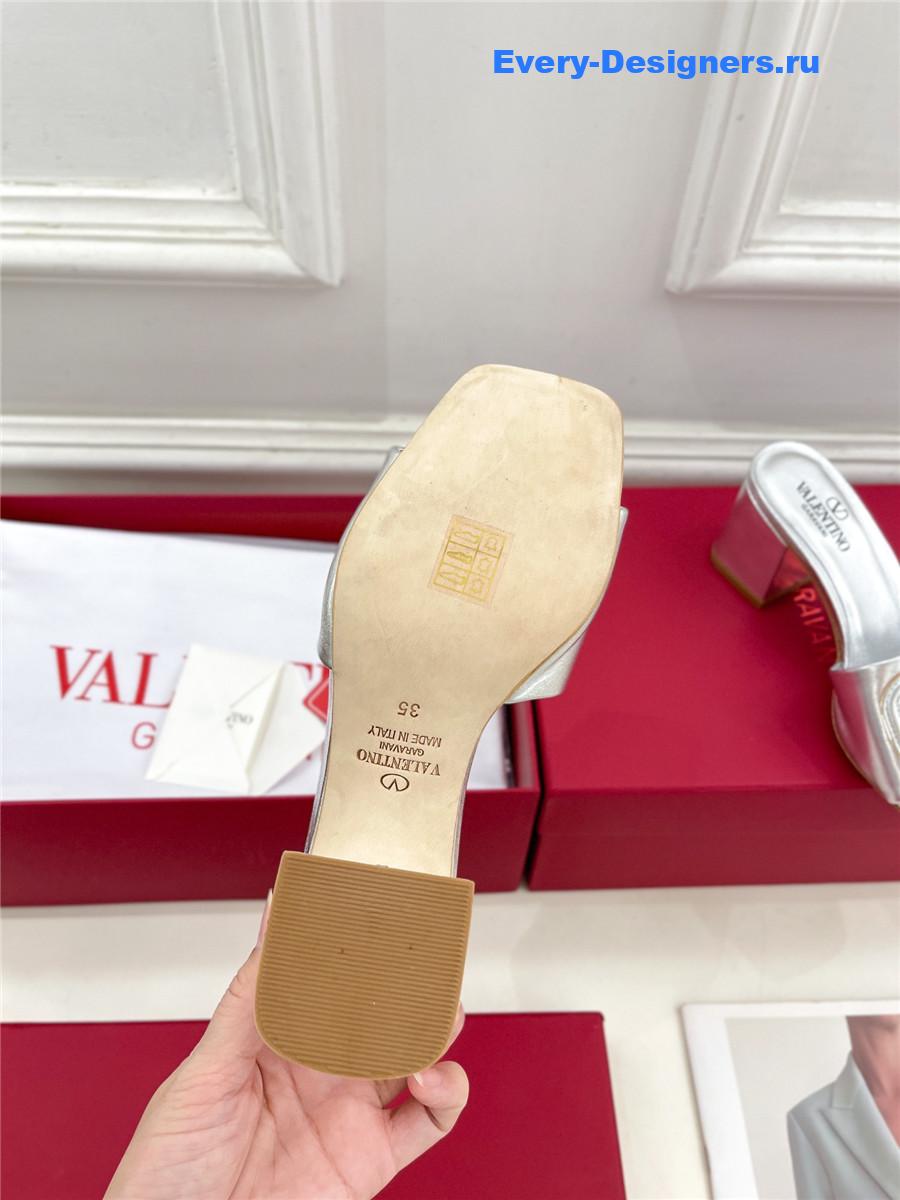 Va1e*ntin0 garavani vlogo slide sandals silver