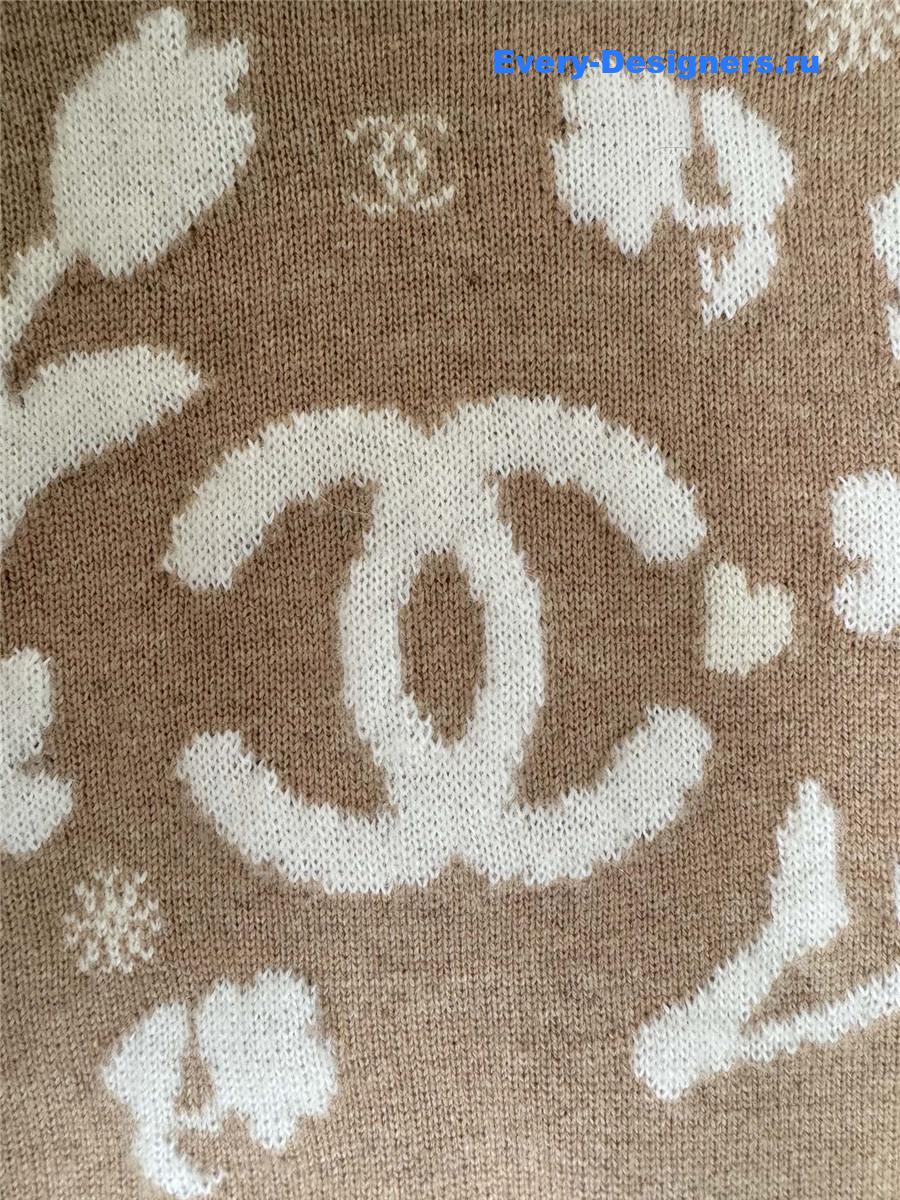 Ch**el beige cashmere turtleneck sweater pullover