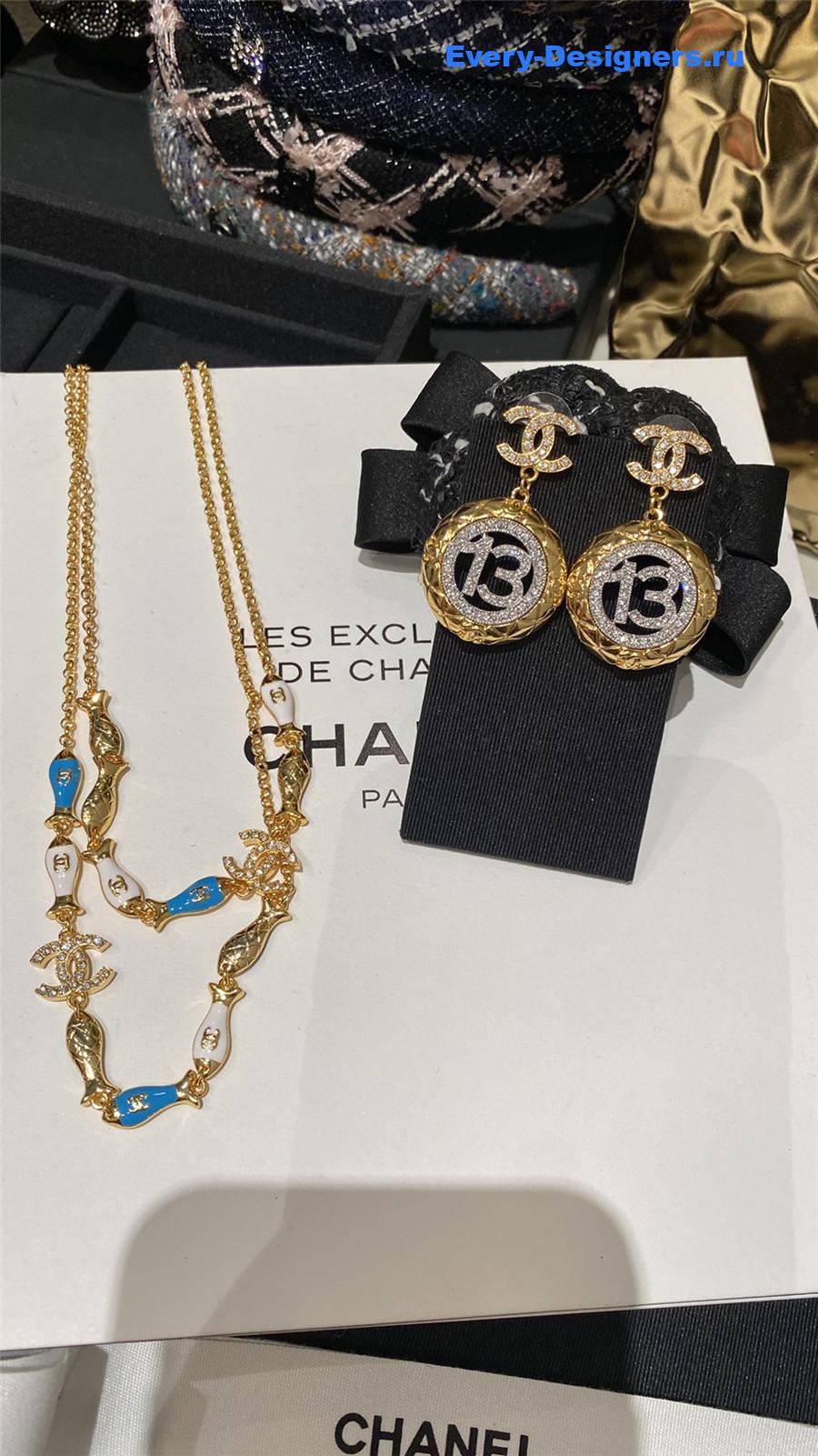 ch**el cc D1am0nd hollow earrings
