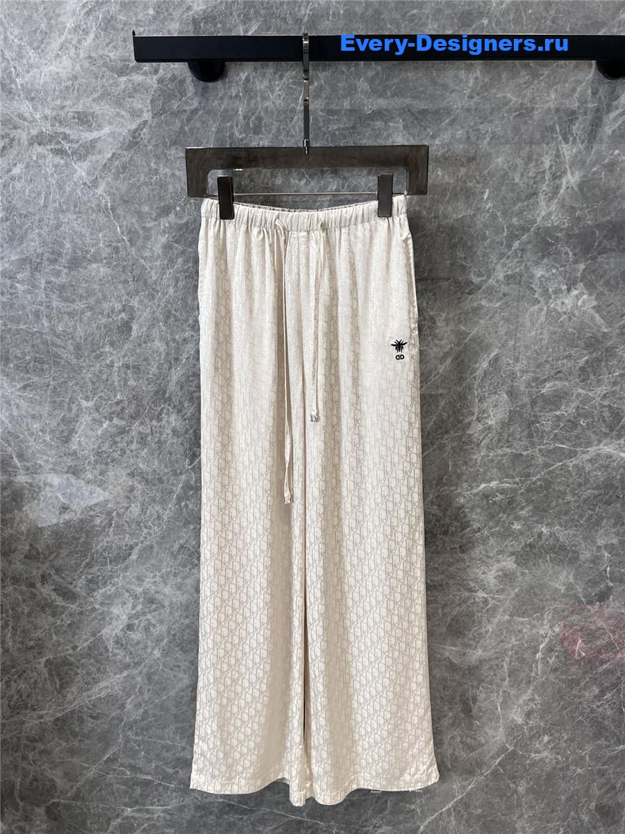D10r bee embroidered trousers in beige