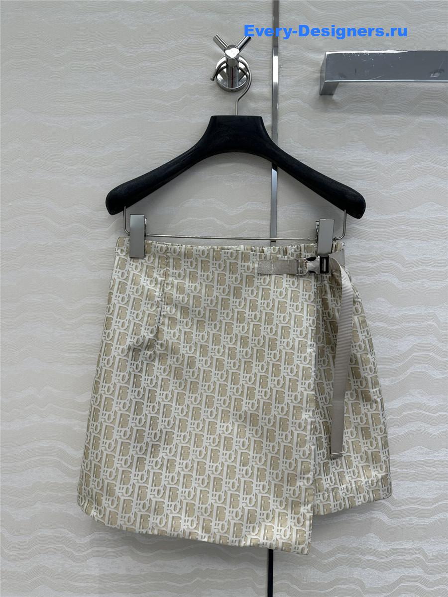 D10r oblique skort