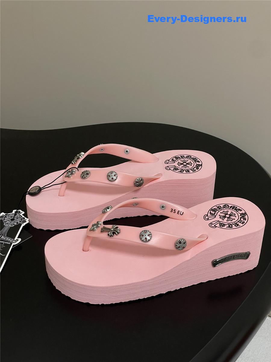 Ch*0me He**ts pink platform flip flops