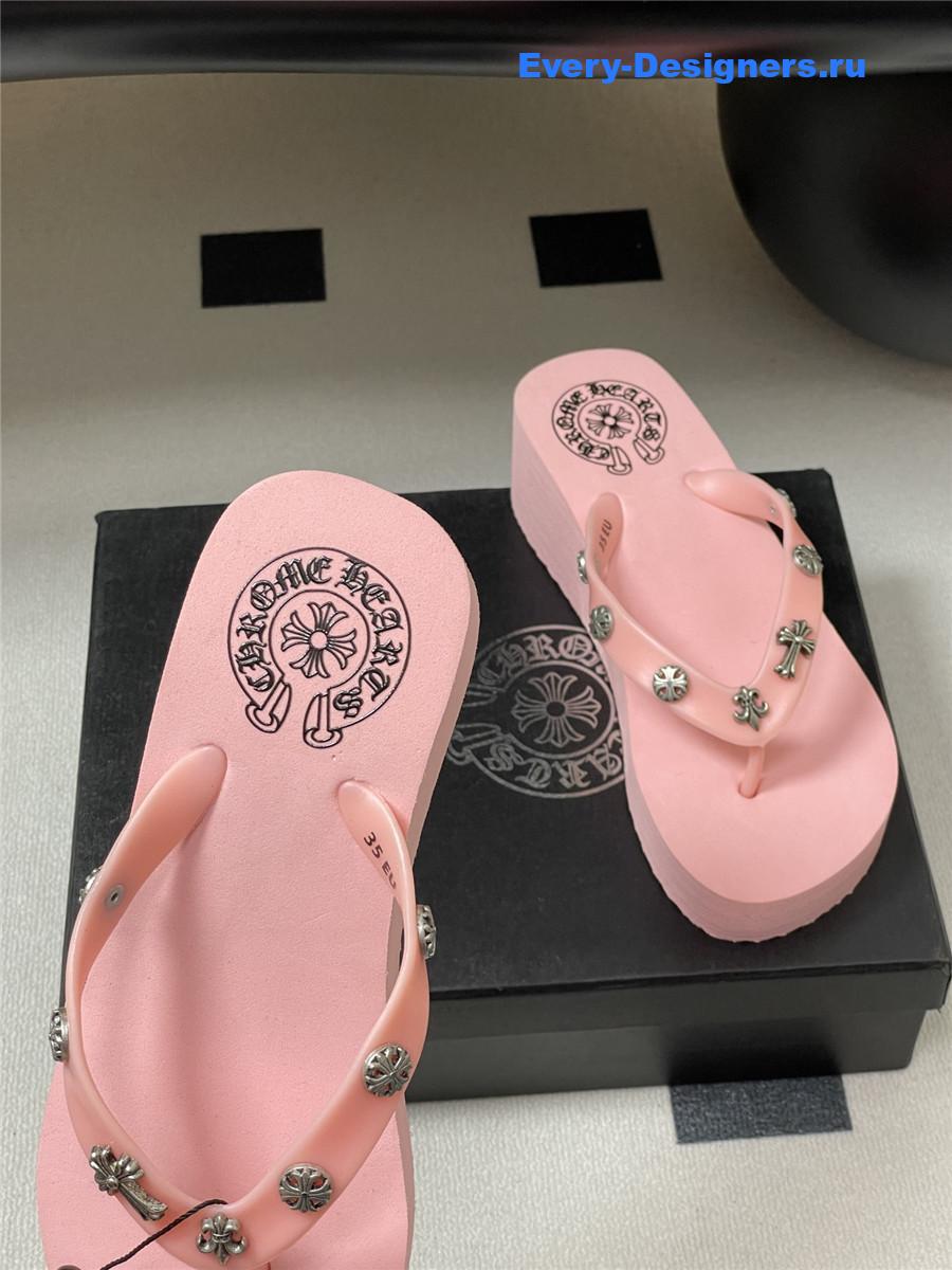 Ch*0me He**ts pink platform flip flops