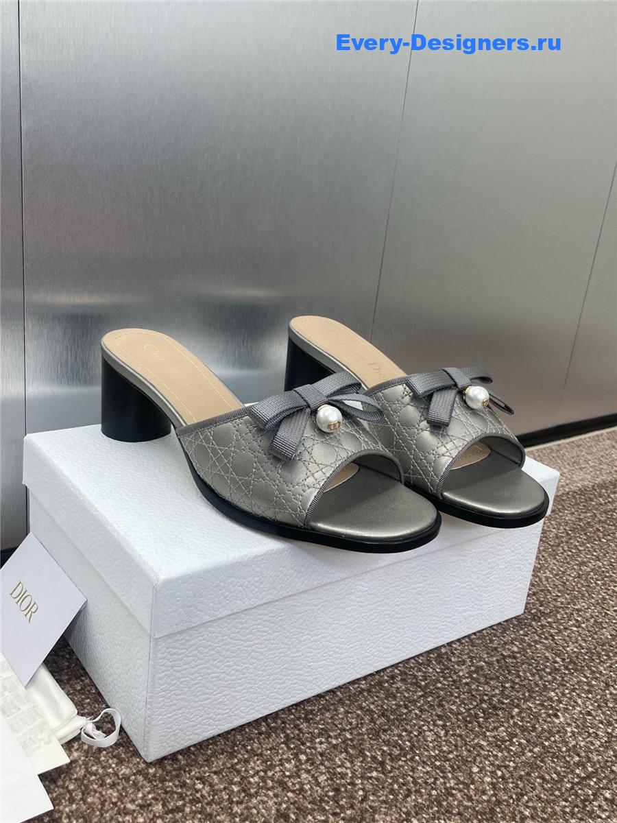 D10r grey platform slides