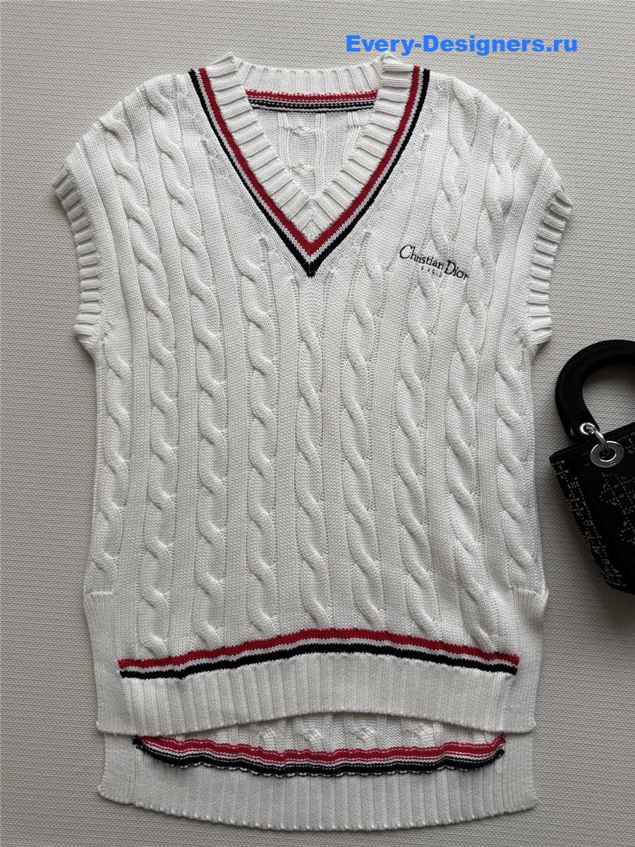 D10r white oversized sweater vest