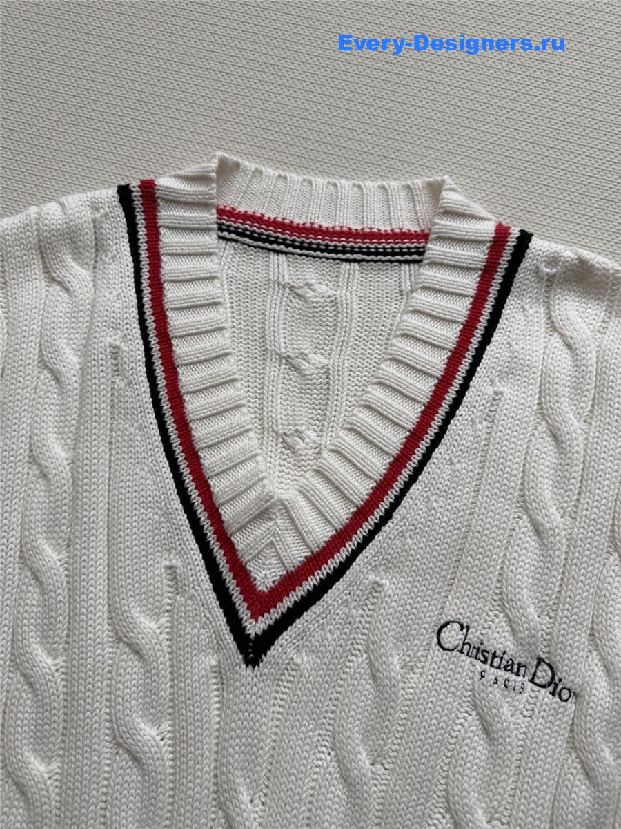 D10r white oversized sweater vest
