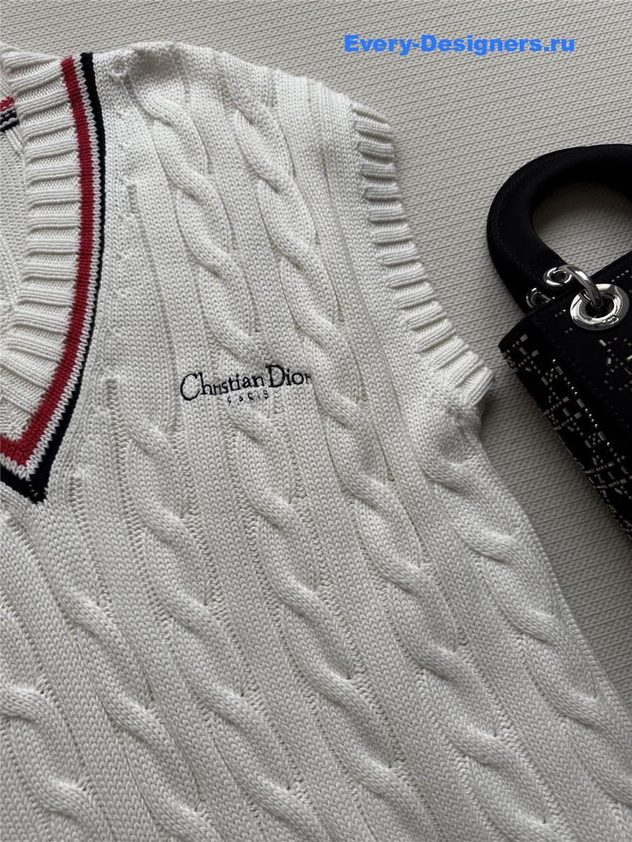 D10r white oversized sweater vest