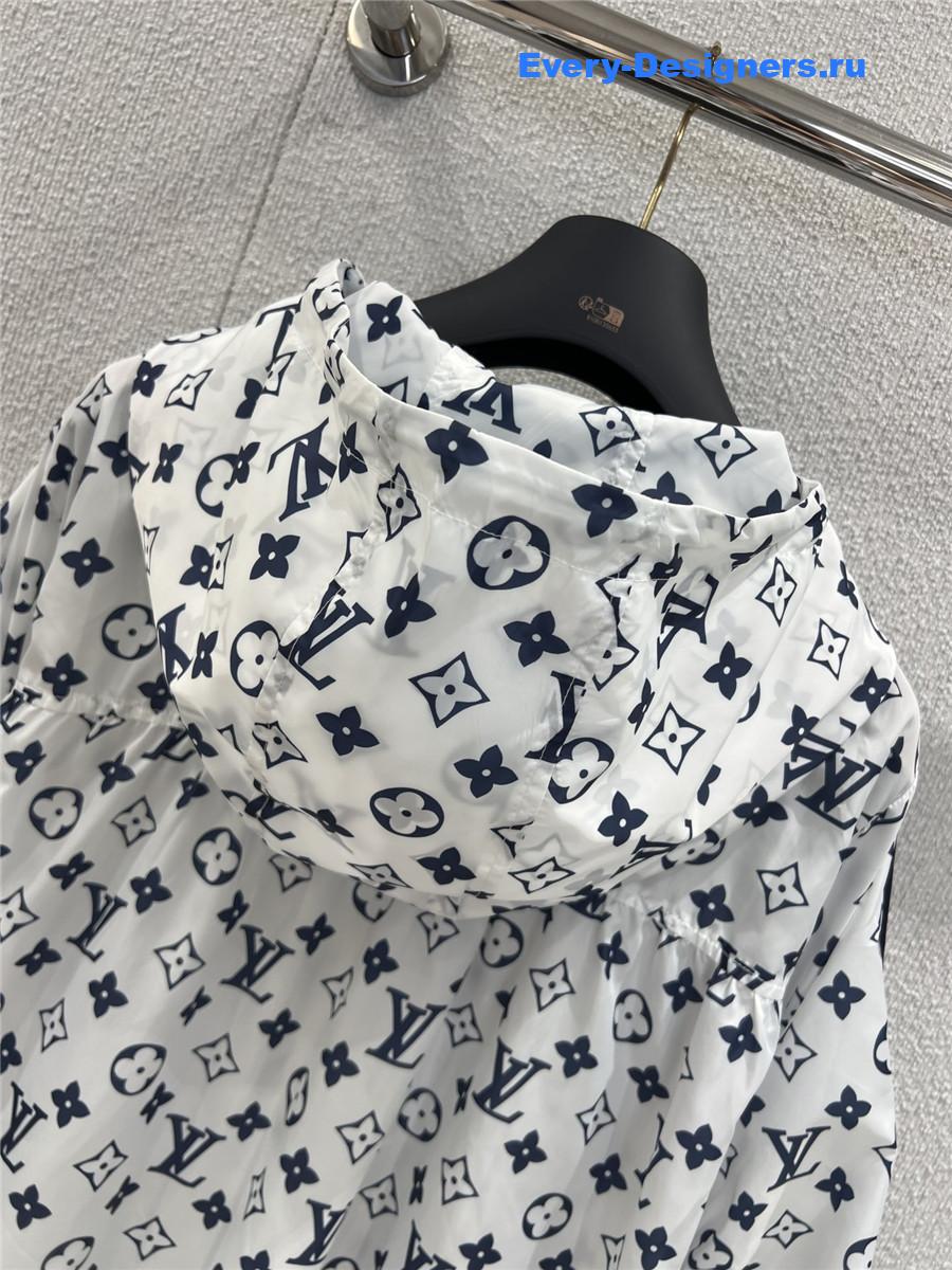 l0vis Vvtt0n monogram parka in white