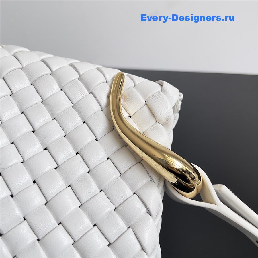 b0tt*ga Ven*ta white pipe bag
