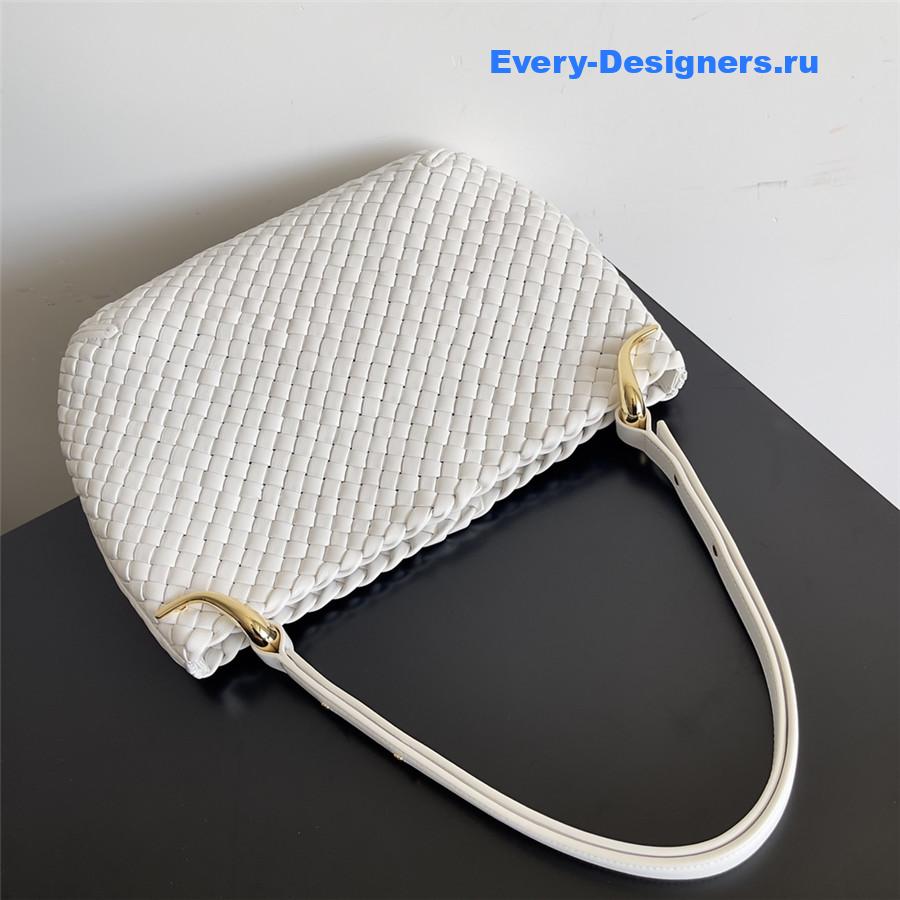 b0tt*ga Ven*ta white pipe bag