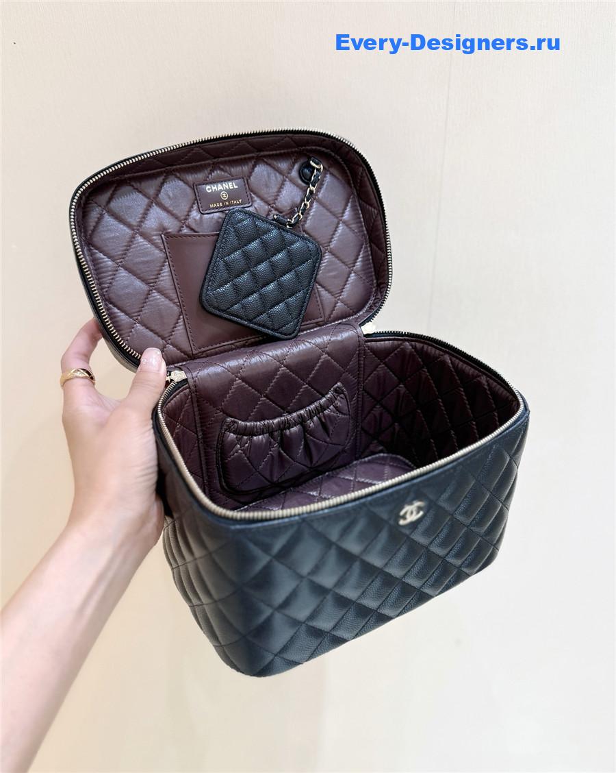 Ch**el large caviar vanity case black