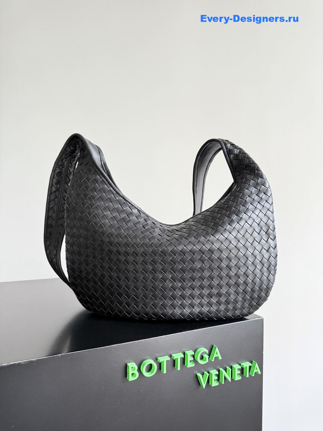 b0tt*ga Ven*ta medium veneto in black