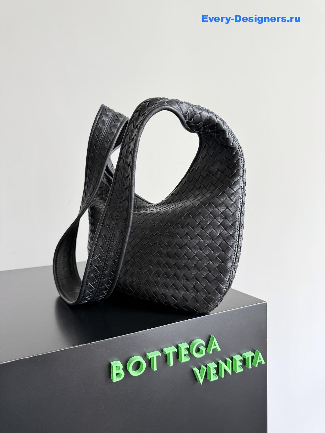 b0tt*ga Ven*ta medium veneto in black