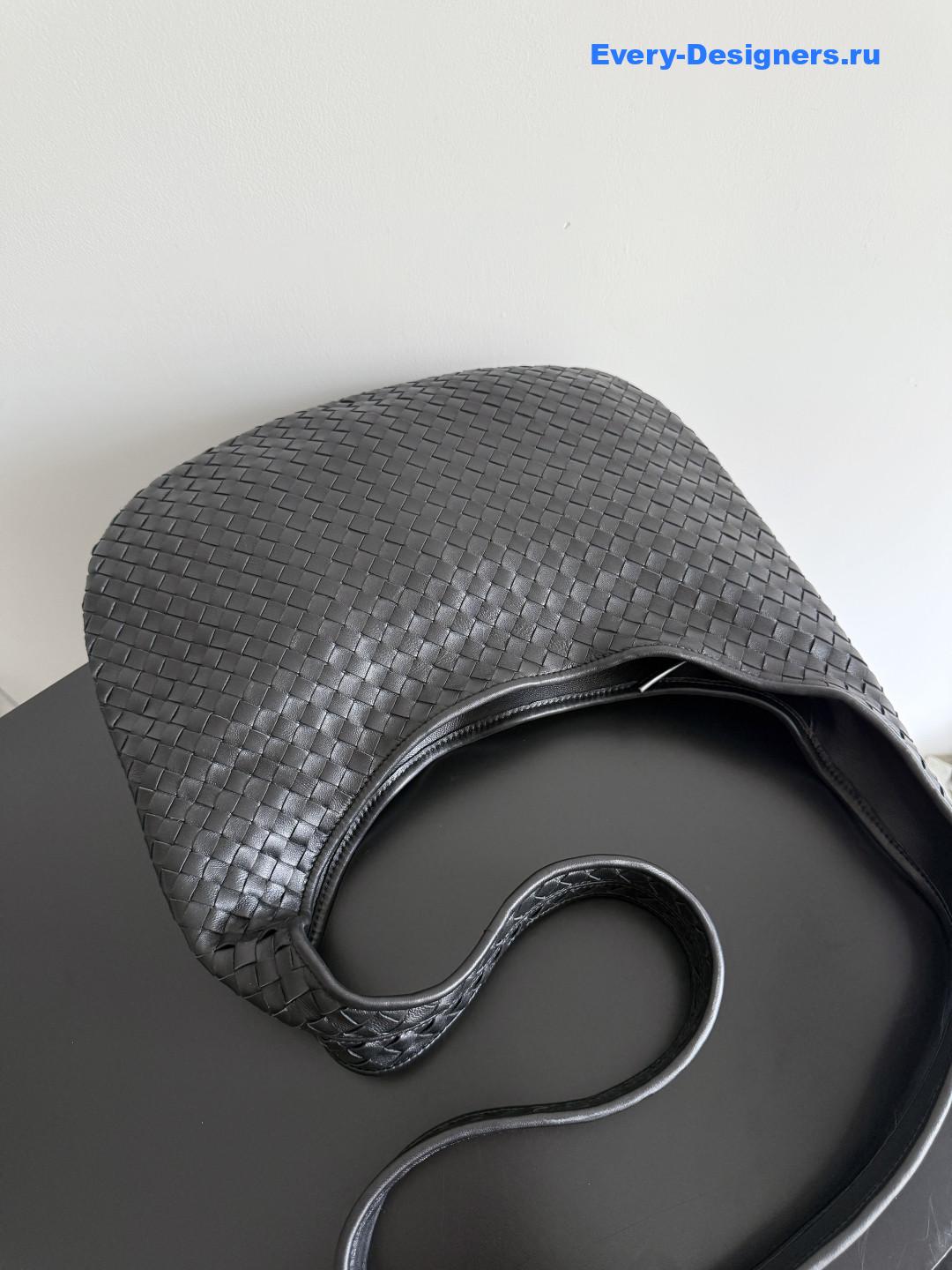 b0tt*ga Ven*ta medium veneto in black
