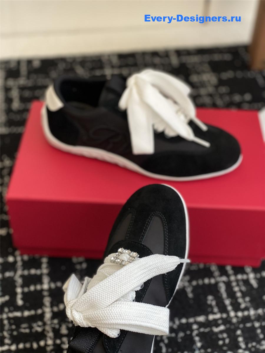 roger u1u1er viv’ low black suede sneakers