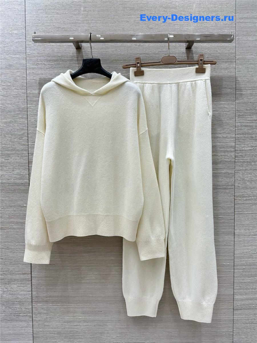 L0r0 P1ana off-white cashmere suit