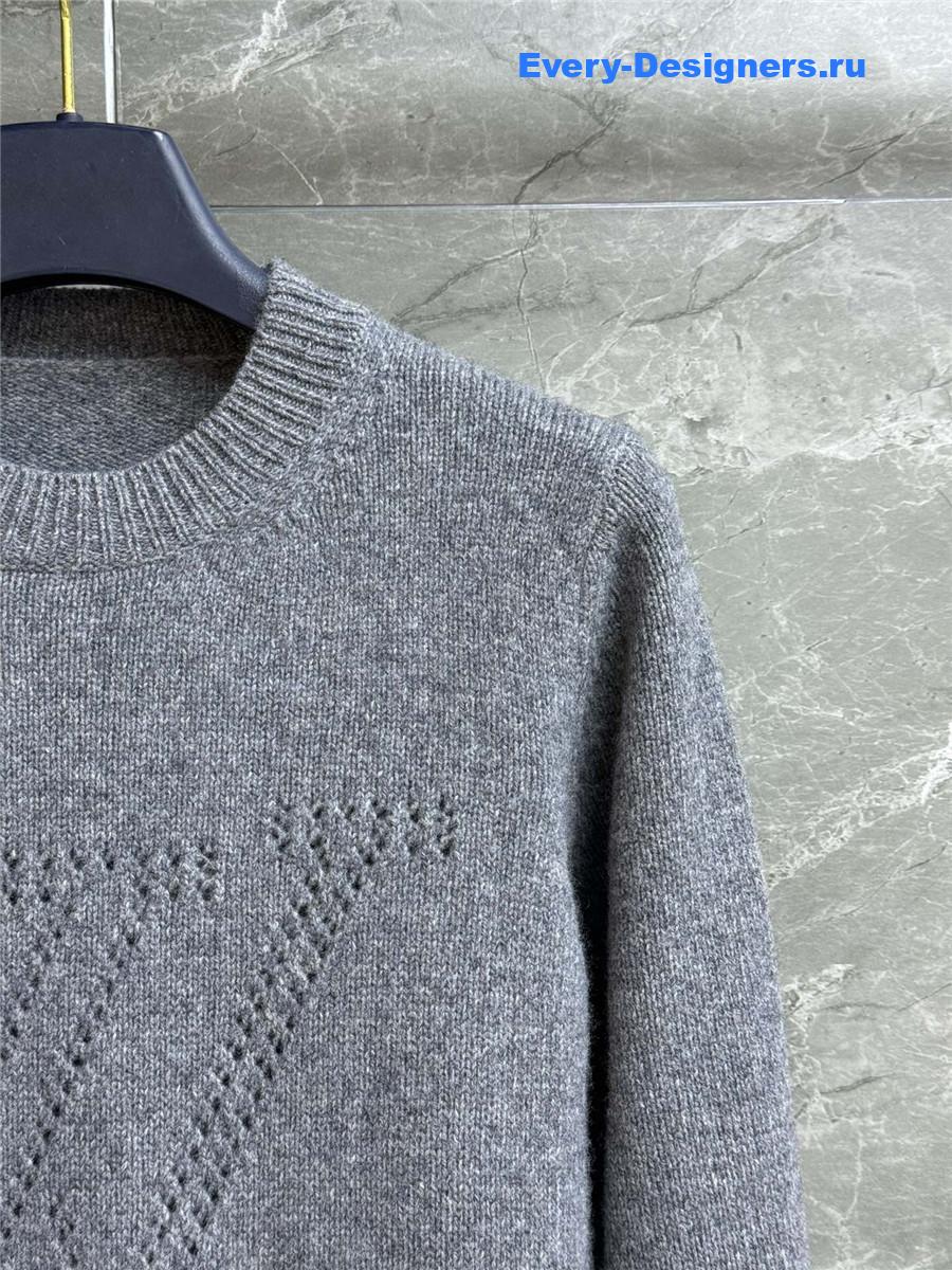l0vis Vvtt0n gray logo knit sweater