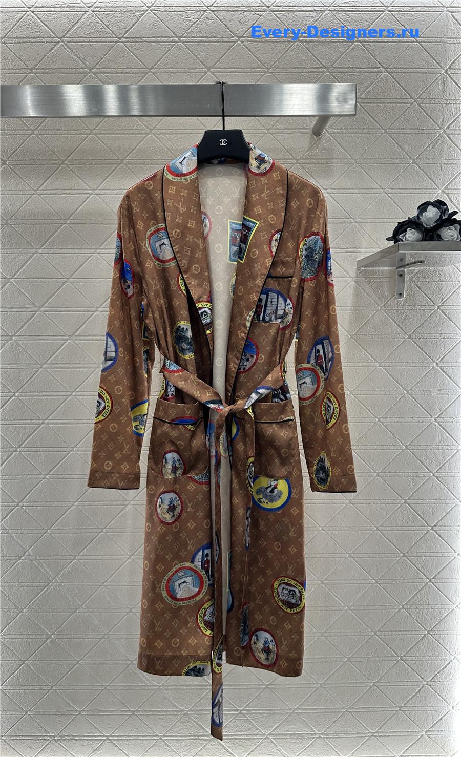 l0vis Vvtt0n monogram long robe