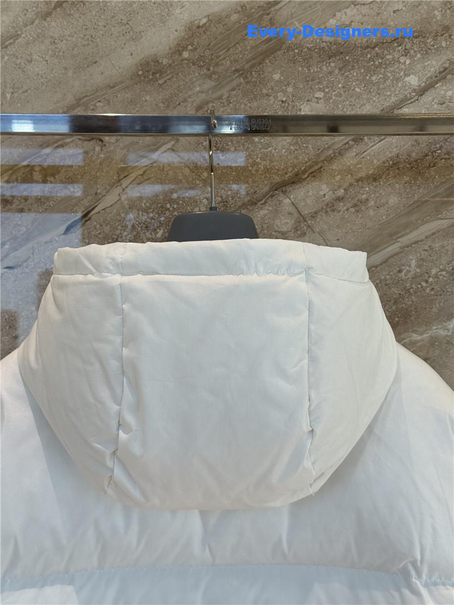 Pra*a white hooded down jacket