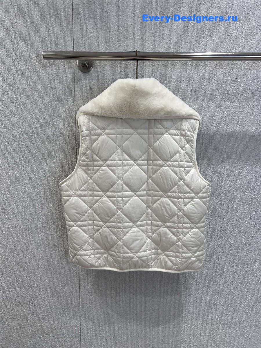 D10r white cd plaid quilted vest