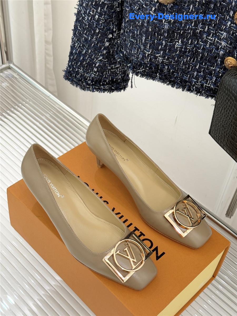l0vis Vvtt0n beige patent leather heel pumps