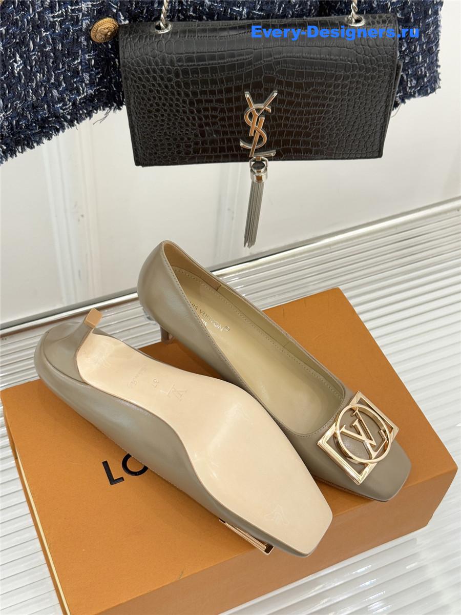 l0vis Vvtt0n beige patent leather heel pumps