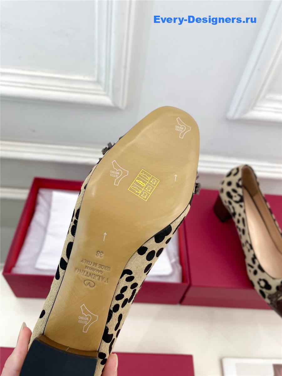 Va1e*ntin0 garavani leopard print mid-heel pumps