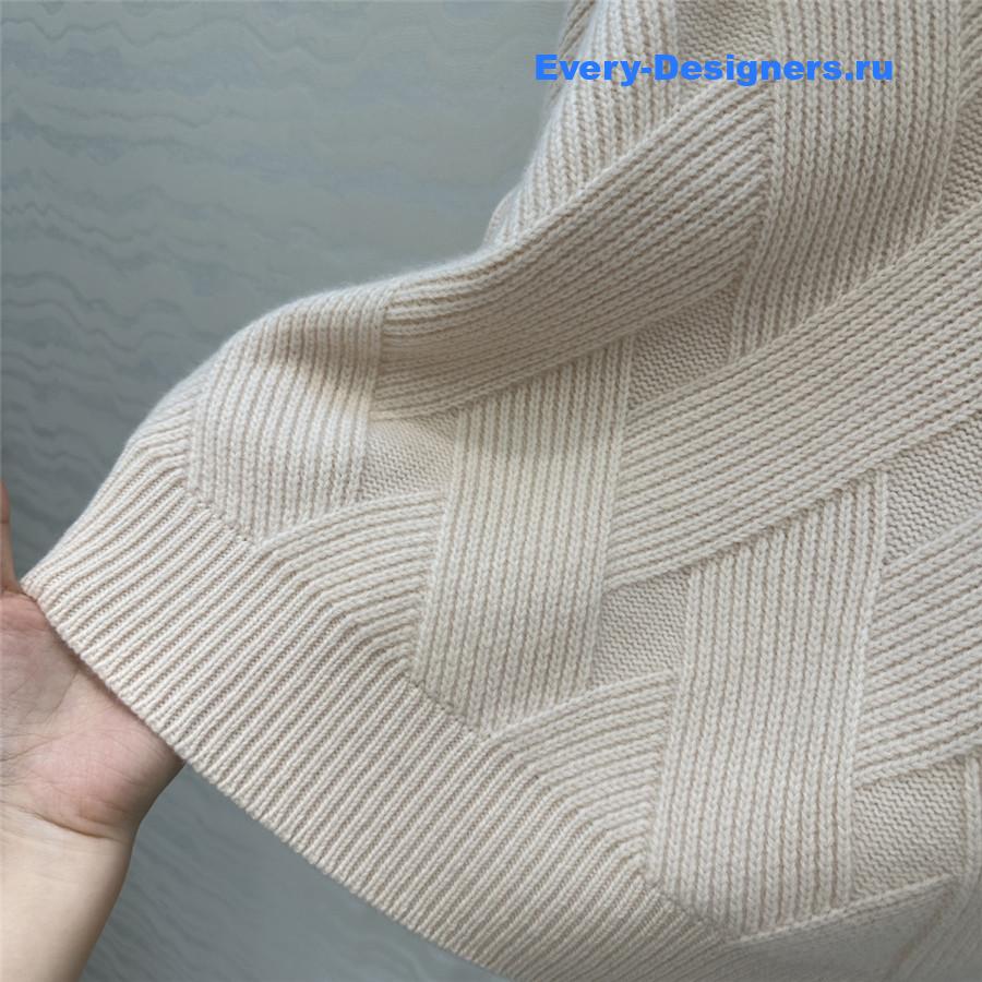 H**me5 beige wool long-sleeve sweater